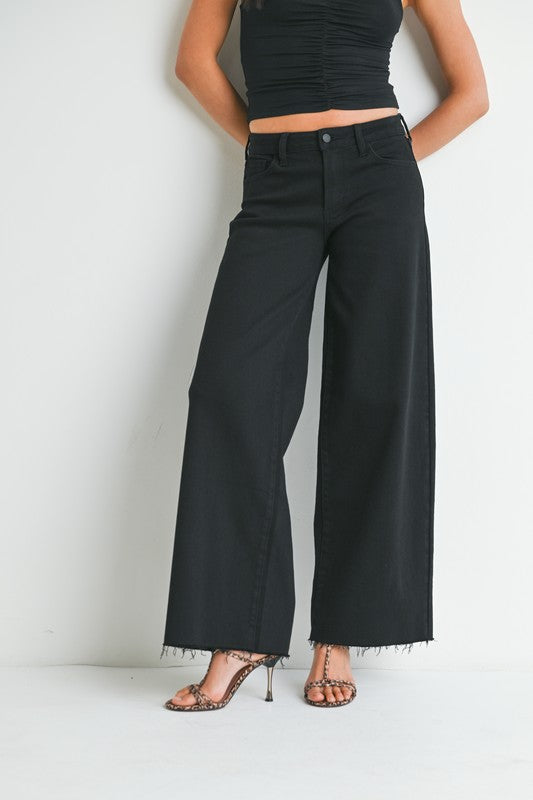 Relaxed Wide Leg in Black